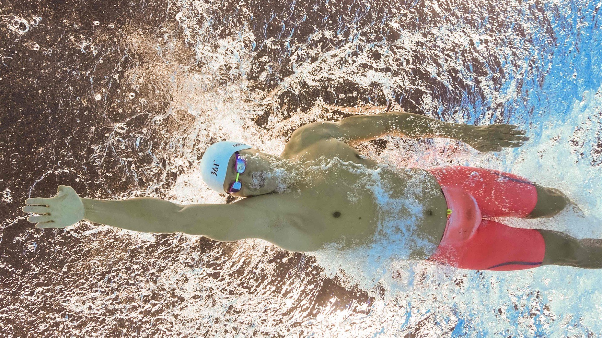 重返赛场首场状态出色，FPX观众沸腾！，Karsa重返赛场热度持续攀升