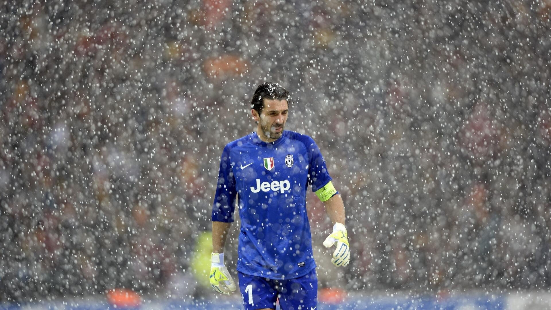 费德勒意外战胜美国队，出色防守引爆全场！赢得满堂喝彩