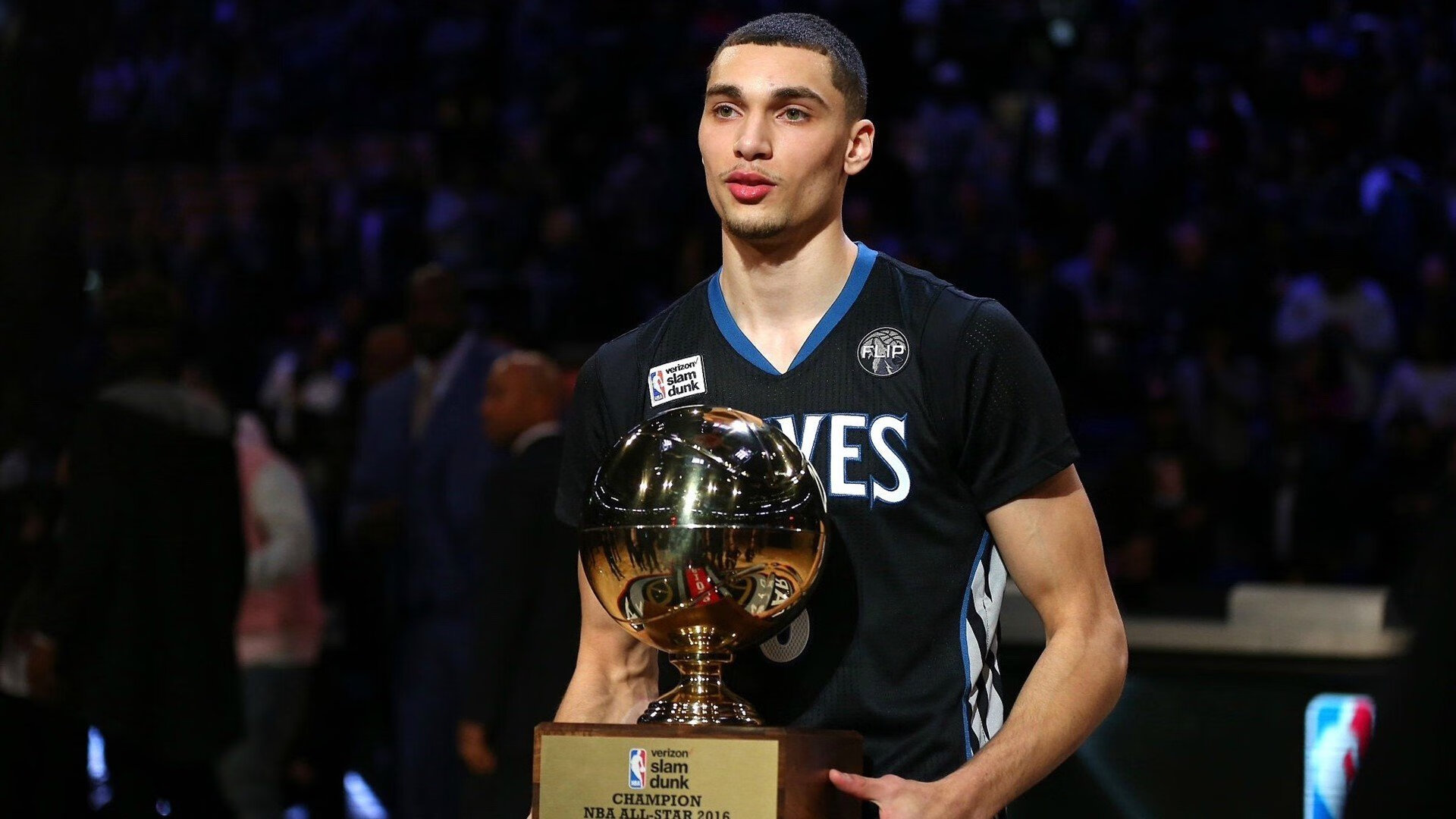 TheShy官方宣布锐不可当新规，公牛引发争议！引发球迷热议爱游戏官方